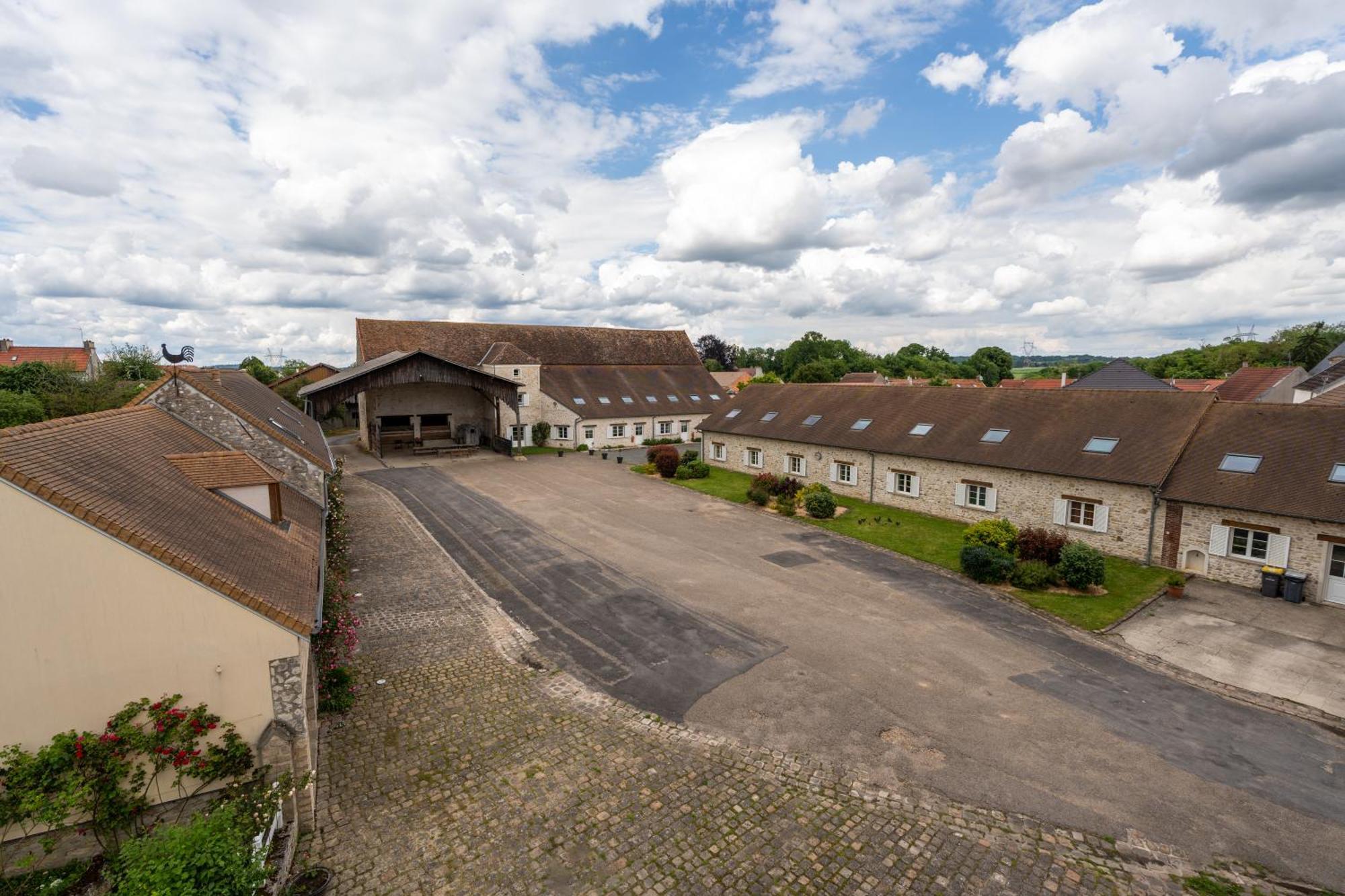 德拉贝尔吉瑞乡间别墅酒店 Villeneuve-sous-Dammartin 外观 照片